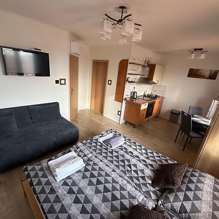 Apartman Losonci Nesvady- Pre 2 Osoby Studio Luaran gambar