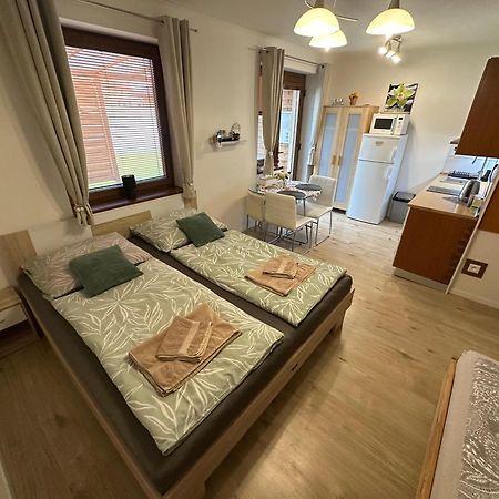 Apartman Losonci Nesvady- Pre 2 Osoby Studio Luaran gambar