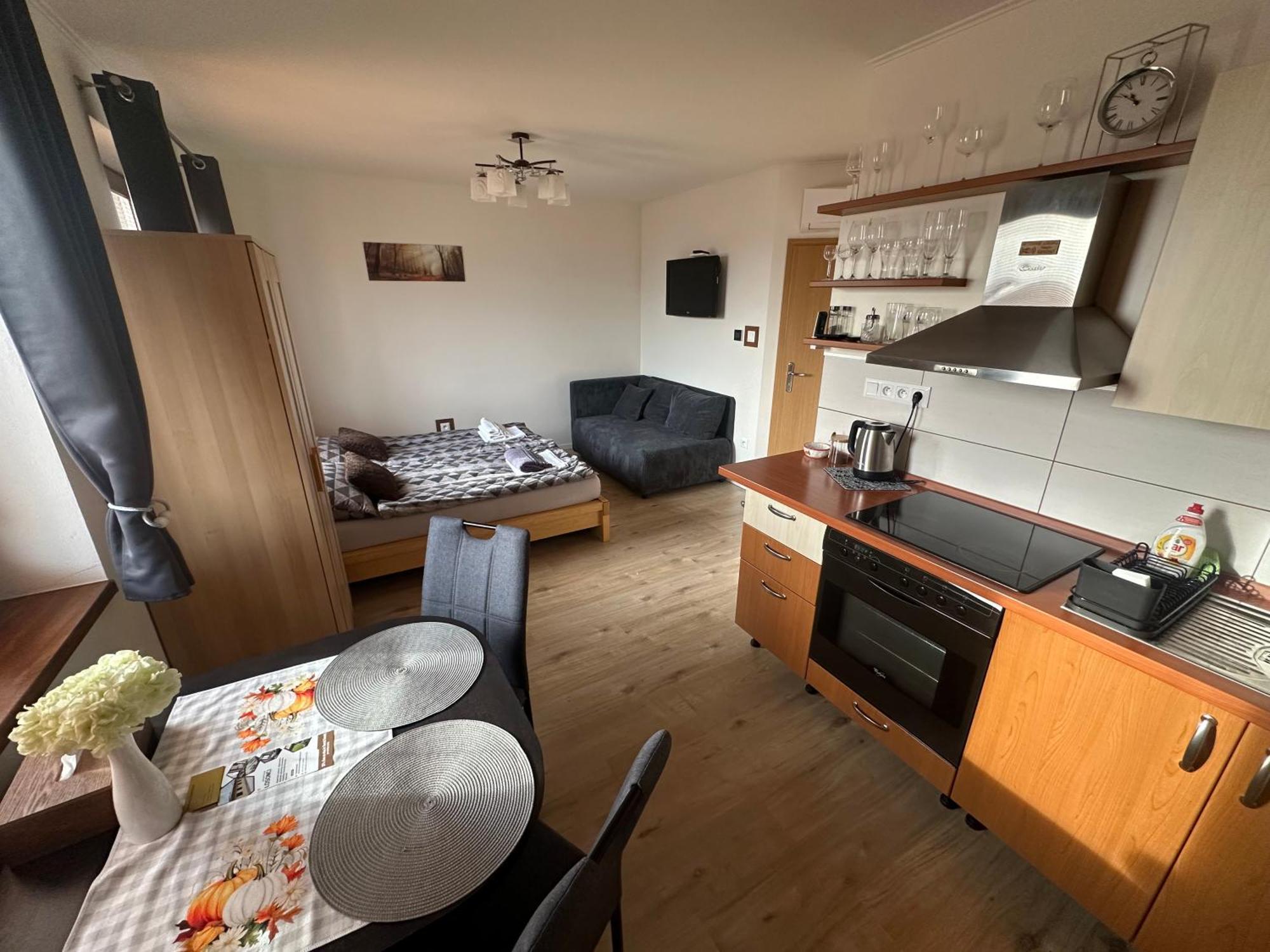 Apartman Losonci Nesvady- Pre 2 Osoby Studio Luaran gambar