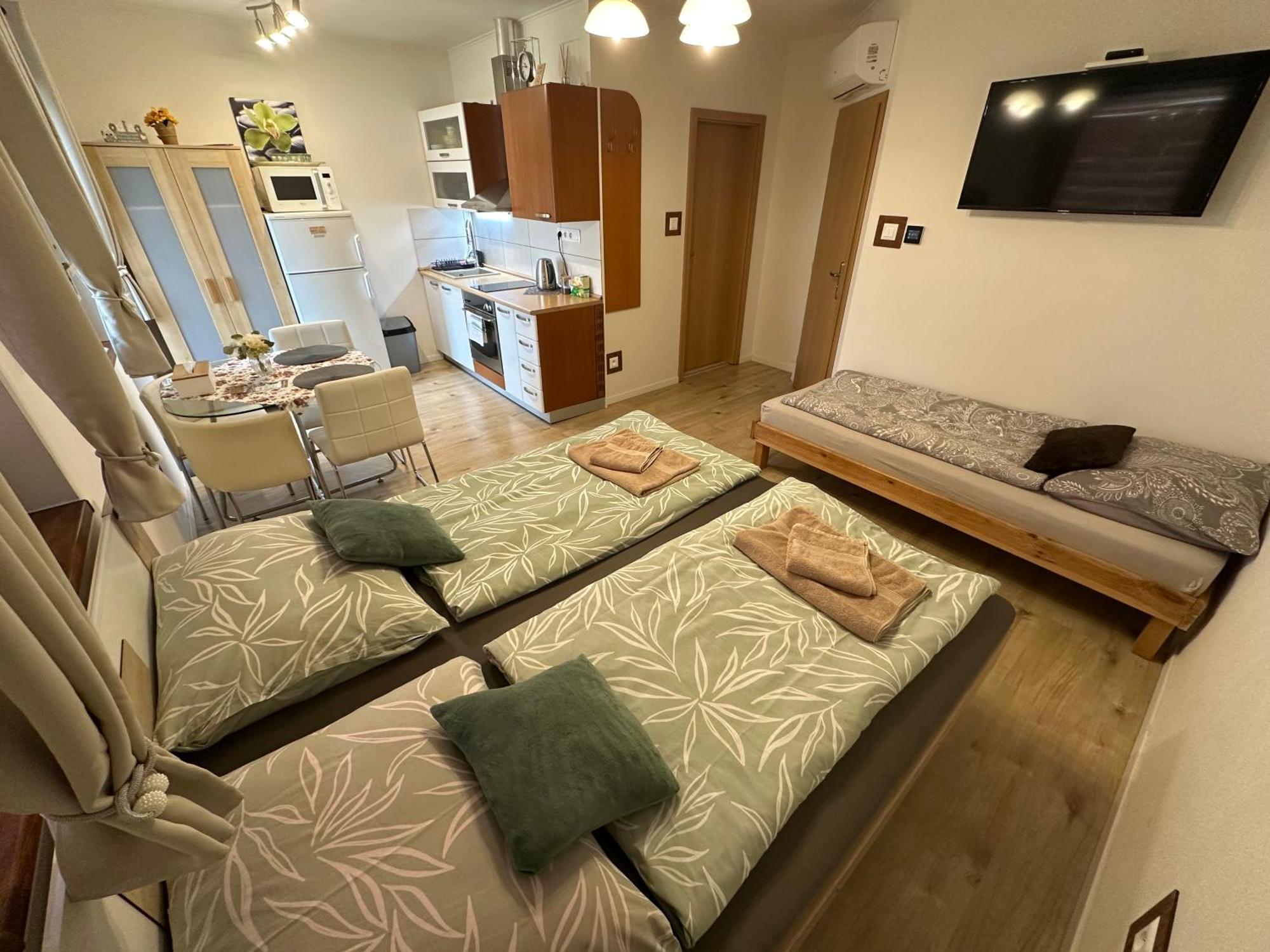 Apartman Losonci Nesvady- Pre 2 Osoby Studio Luaran gambar